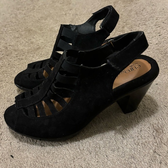 Black Suede Heels Size 7 1/2 - Picture 5 of 10